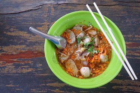 照片  |泰国面条在食物桌底的绿碗上307081375照片  |暗底谷物厂照片